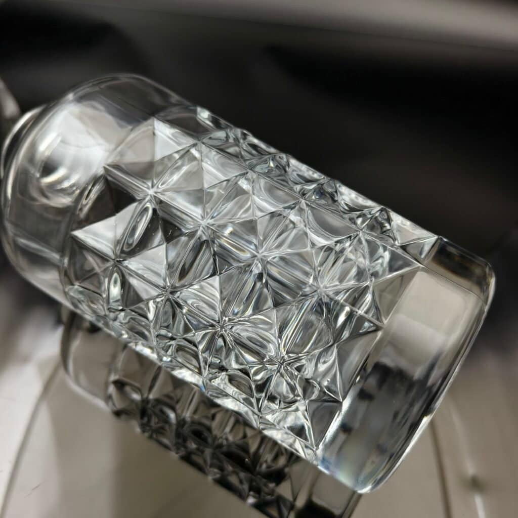 Custom Process extra flint thick glass bottle pineapple texture engraved heavy crystal bottle
